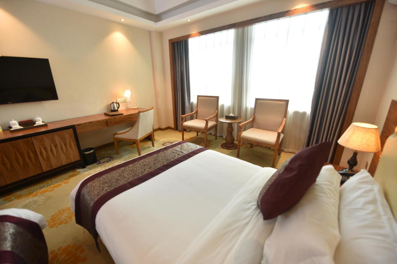 Hong Van Grand Hotel Mong Cai Экстерьер фото